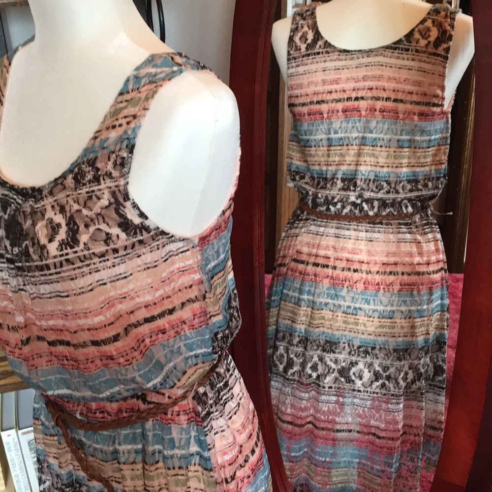 ❗️LAST CHANCE ❗️BEAUTIFUL belted Lace sundress. M